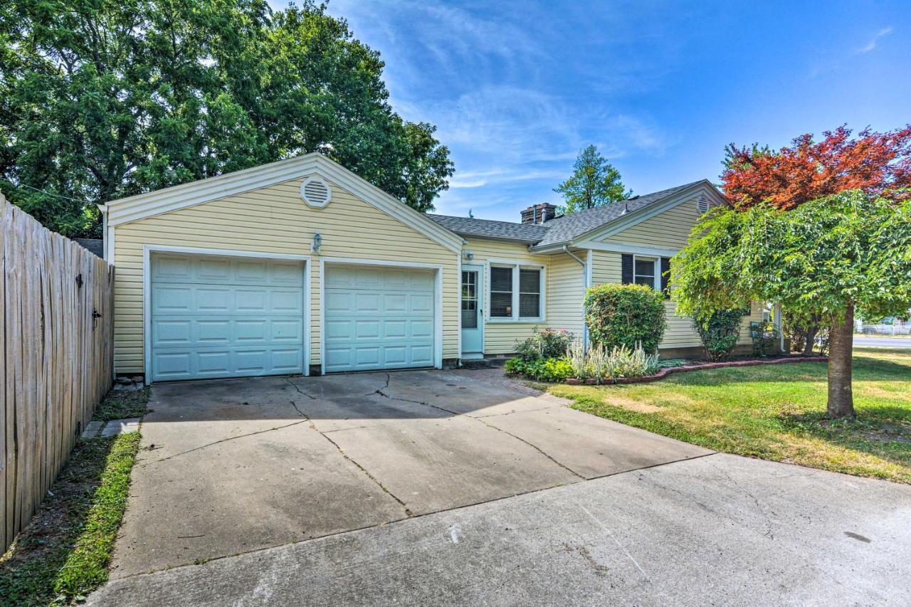 Charming Springfield Home With Private Backyard Exterior photo